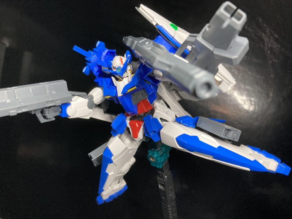 アストレアタイプFの武装等を手にした改修型で射撃が弱いという弱点を克服した代わりに格闘武器が1本になってしまった装備です