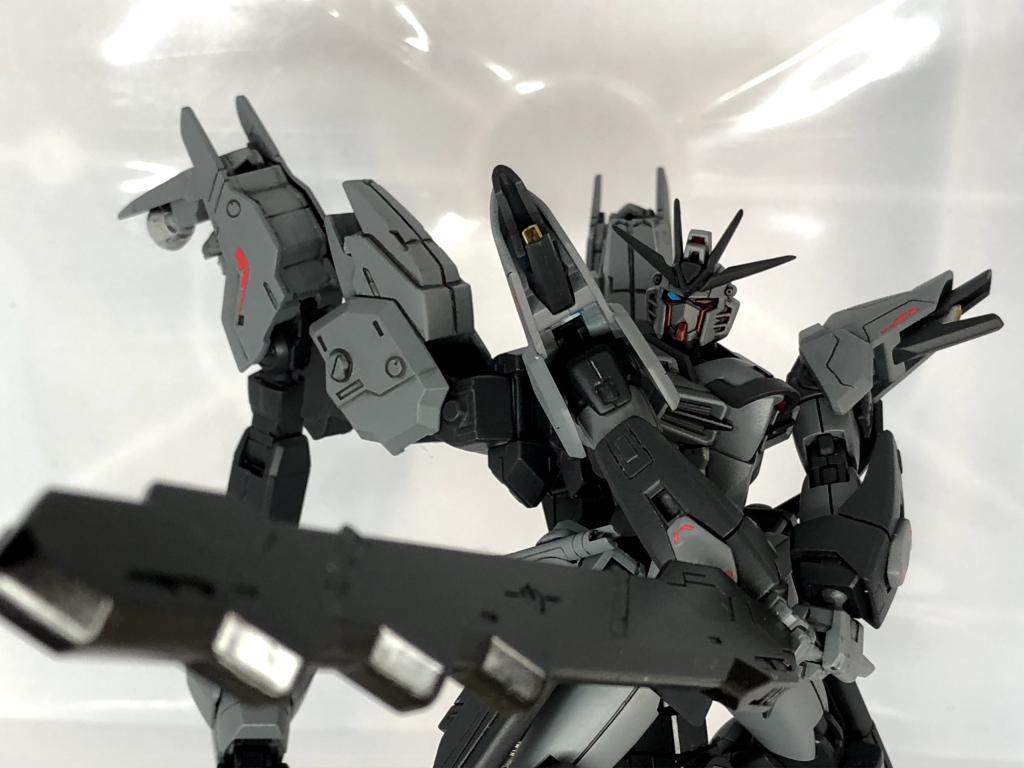 左のカメラアイを赤くしてます!