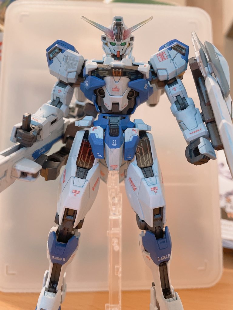 画像では分かりにくいですが、少しマゼンタを混ぜた紫よりの青で塗っています。