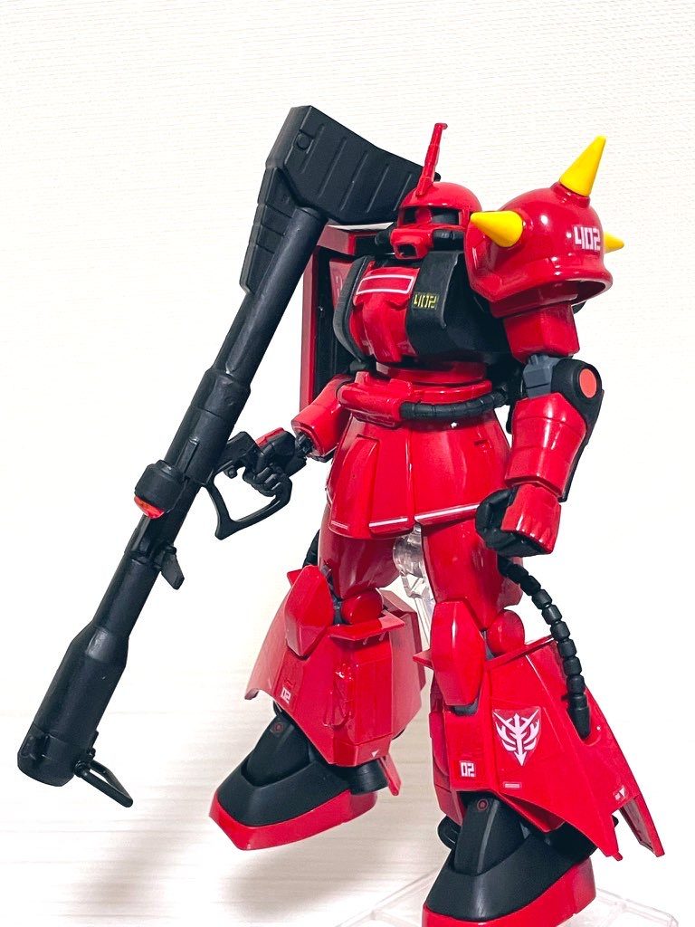 脚にはジオンの紋章があります。高機動型ザクってかっこいいですよね。ザクの中で1番好きです。