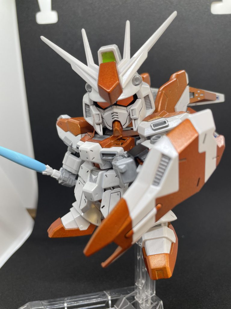 元キットのパーツ分けが素晴らしいので、素組で十分格好いいです。シールドの色分けがすごいです。