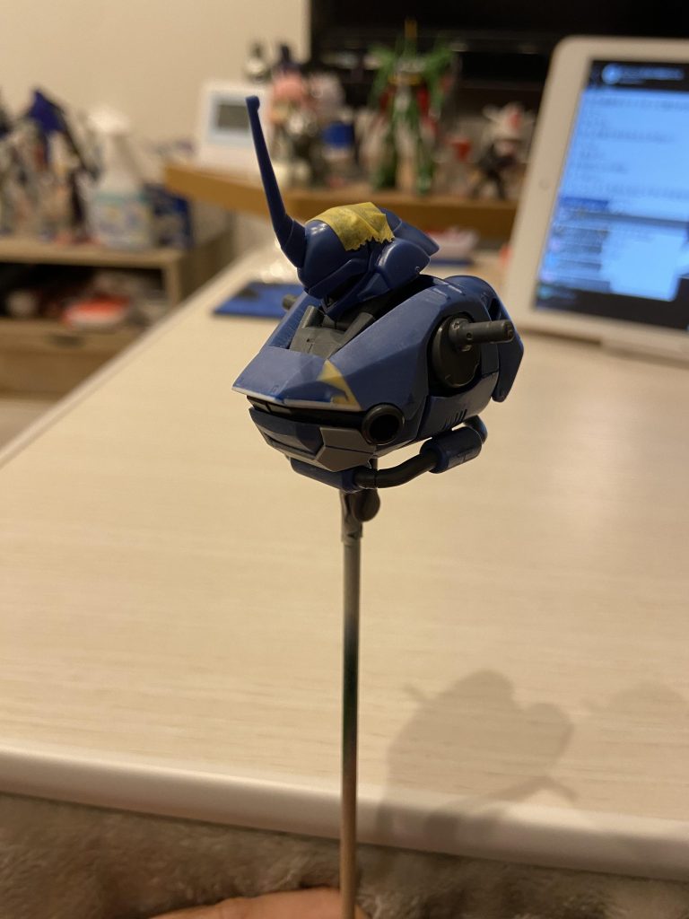 胸部の形状が好むでなかったので切断して削り込んでパテで再形成しました。こだわりポイントですねw