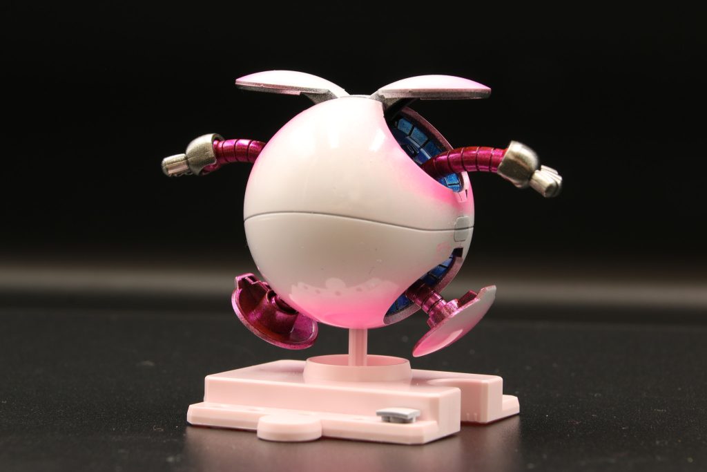 HJ様の記事では白を塗ったあとに薄め液を塗って染み出させるとありましたが、白を塗ってる最中からどんどん色が染み出してきたので環境なり方法が違っているのかもしれません ただ薄め液でコントロールできるならそもそも染み出しの心配が無いわけで染料系塗料の注意書きも不要では?なんて思ったりもしますどうやって白で隠蔽できたんだろ?修行不足ですね