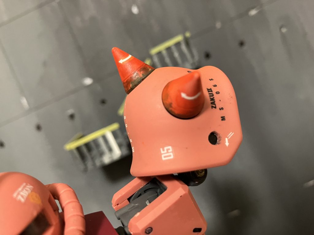 肩の角はこっち向きで回してねーデカールも気に入ってます、それっぽく見えるからですかねー？