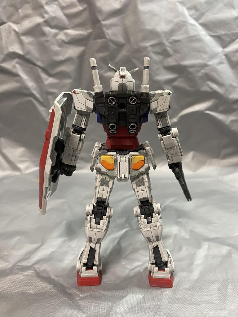 バックショット! 装甲ごとに色が違っているところを筆塗りで!最後に汚しを入れれば多少の筆ムラは味です。デカール等も貼ってみようかとも思いましたが付属のシールだけにしました。