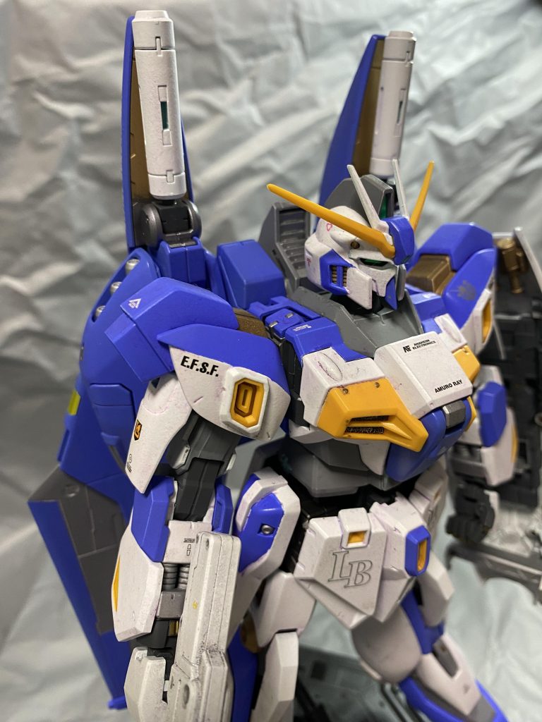 久しぶりにランナー全体を白スプレーで塗装でして部分的にエアブラシ塗装。