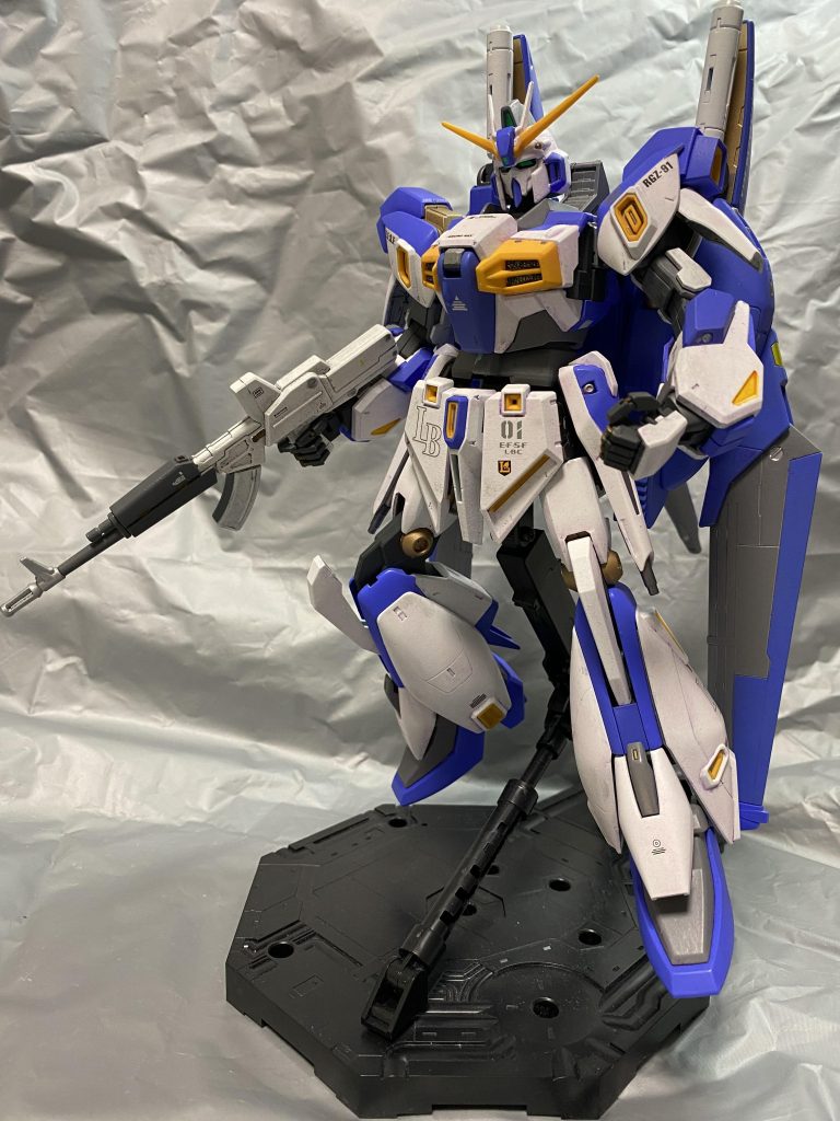 ポーズをつけるとカッコいいんですがね。