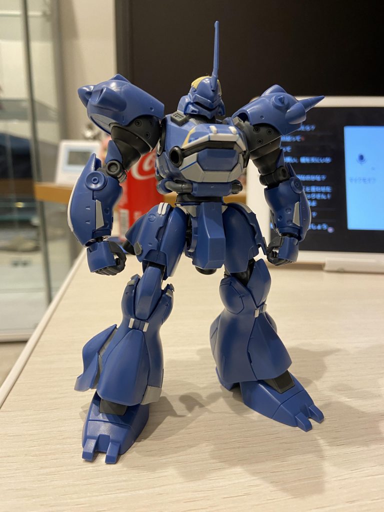 脚部のサイドバーニアも一度切り離しプラ板でフレームパーツを作りチラ見せ部を作ってみました。また腹部も接続部で2mmほど延長しています。