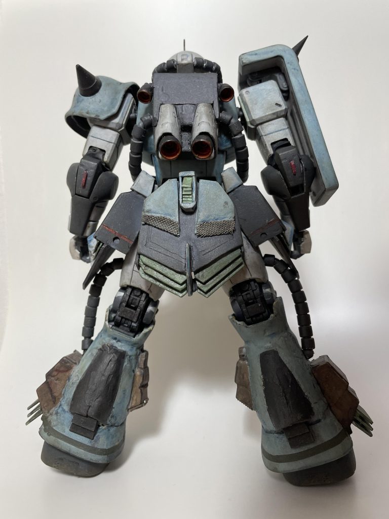 脚部間接は、合わせ目消しでの接着の都合でそのまま