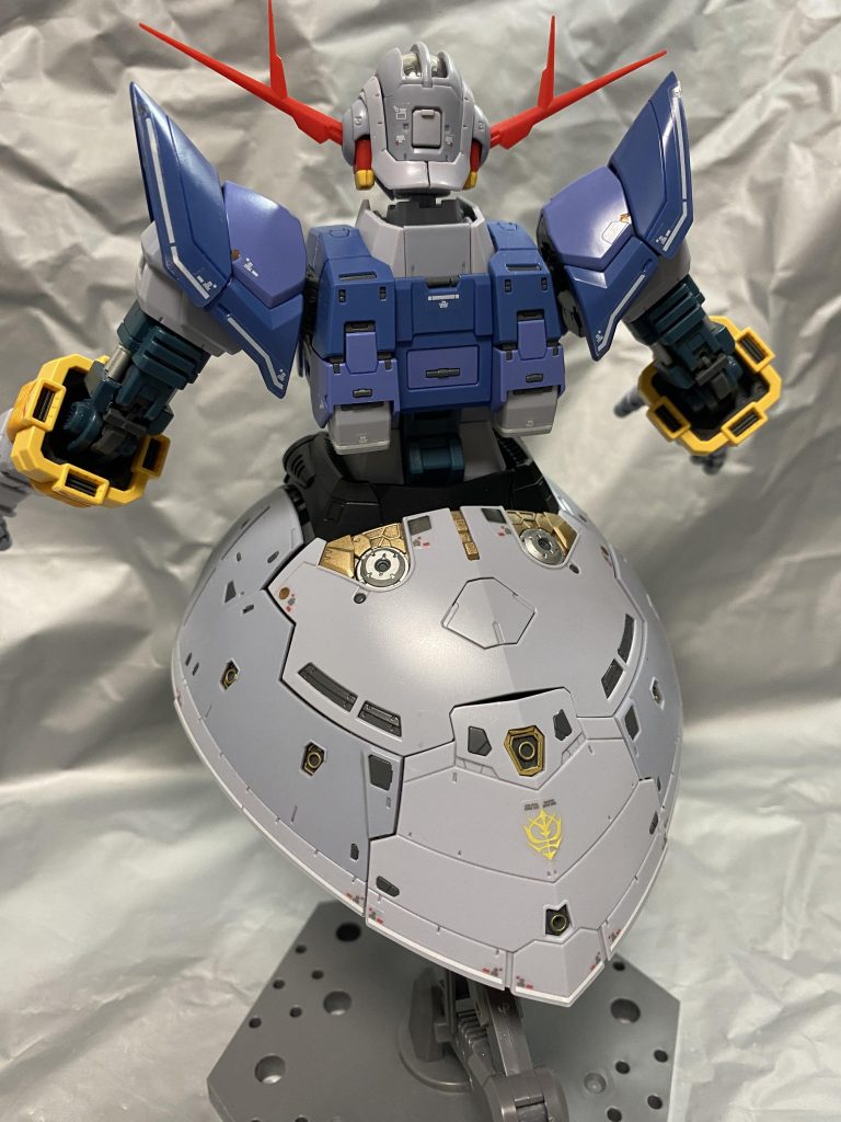 後部昔のキットと比べるとパネルラインとか分割とかが民芸品と工業製品ぐらい印象が違います。