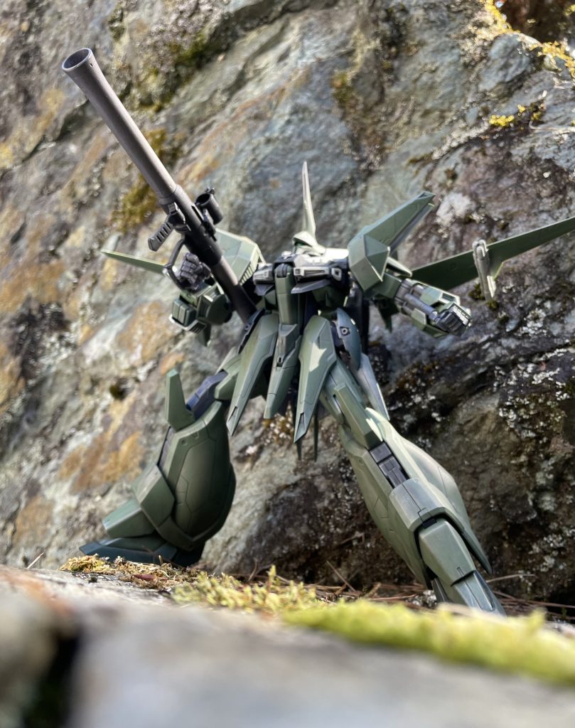 渓谷にある基地の防衛中