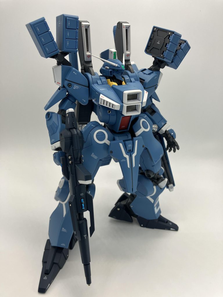 MGでもデカいサイズのモビルスーツで作りごたえのあるキット😉しかしプレミアムバンダイ限定、パッケージからカラーですし一般販売すればいいのに、、うわなにをするやめr🫨