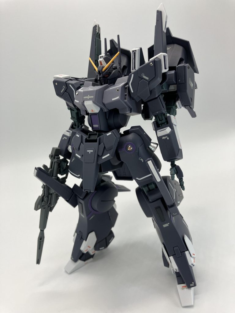 このキット、見た目通りのテールヘビーというか荷物が過積載なので転倒必至🥊なので、フロントアーマーと脛🦵の裏側にウェイトを仕込んでます⚓️