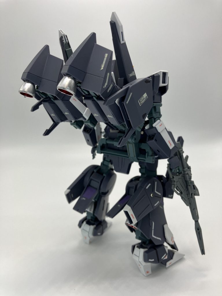 積み時間と言うかしばらく放置してたため、ゲート跡は無処理、デカールはいつ買ったのか分からないシナンジュ用とユニコーンガンダム用を転用（もったいない病が発動）😆が！古過ぎて一部破れたり剥がれたり🥲