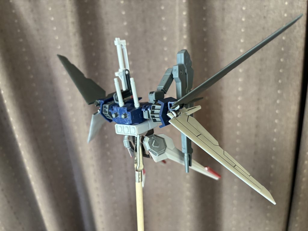 リベレートシルエット製作工程。フォース2個分の主翼を30MM空戦アルトのバックパックに付けて、境界戦機の部品とボールデンアームアームズで武器を保持出来るようにしました。