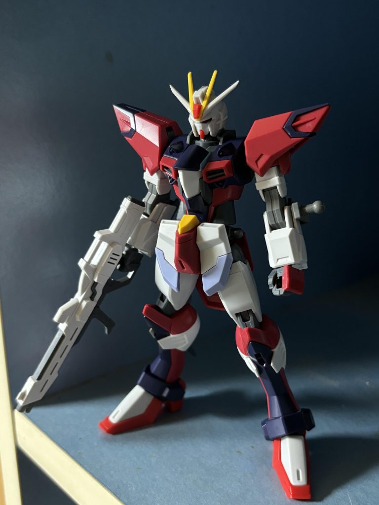 以前作った時に余ったビルドストライクEGの腕とデスティニーの太ももがジャストフィット！！キタコレ！！これだよこれ！！