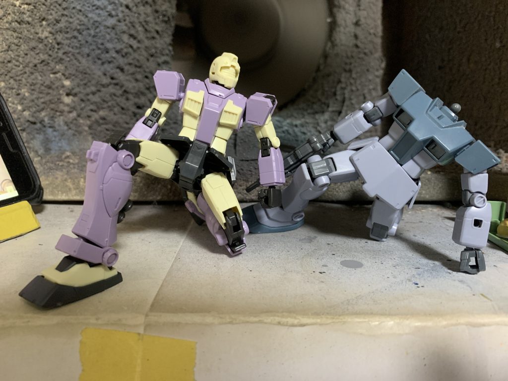 ジムインターセプトカスタムと比べて、太ももが全然上がらないので片膝付きポージングも厳しいです。