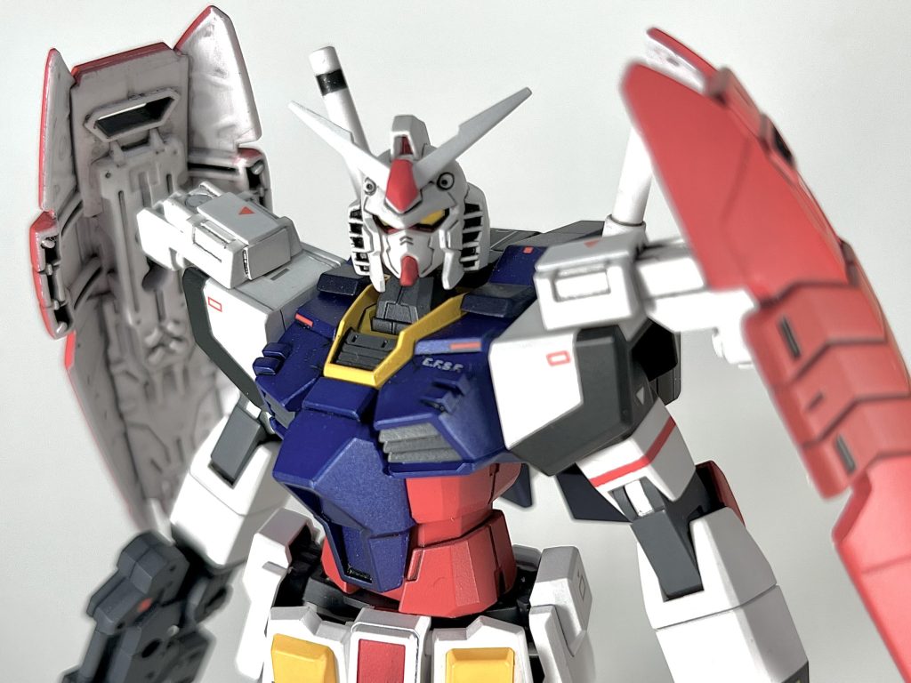 ・コミック内表紙風カット目のカメラには30MMの3Dステッカーを刻み貼り付ける事で様々なアングルから集光する目力の強い面持ちにできたと思います