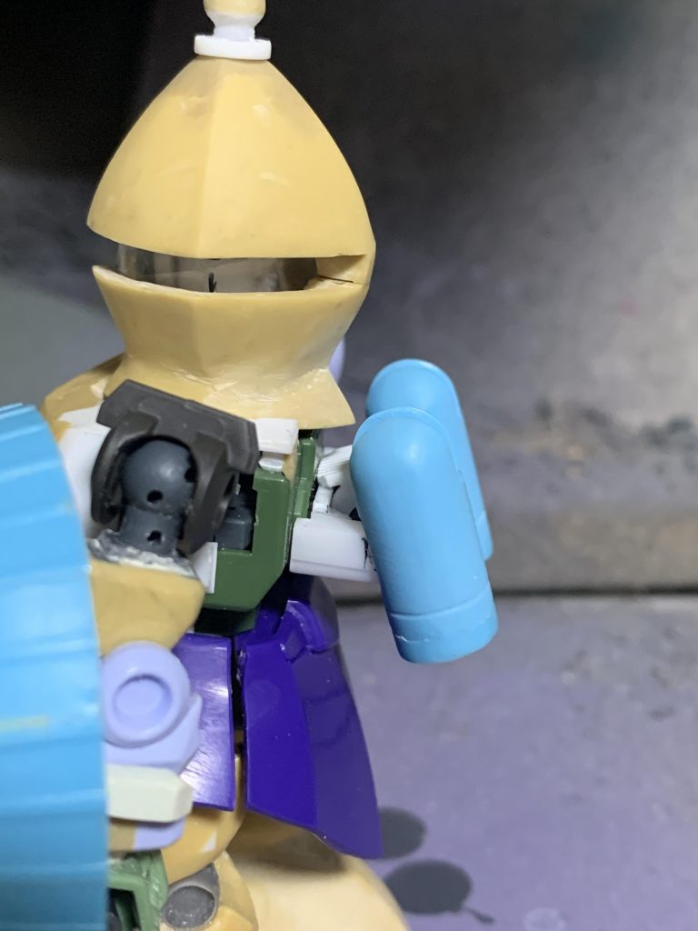 なんで可動ありにしたのか覚えていませんが、バックパックも可動します。多分、MGギャンがそうだったので真似したんだろうなぁ(笑)