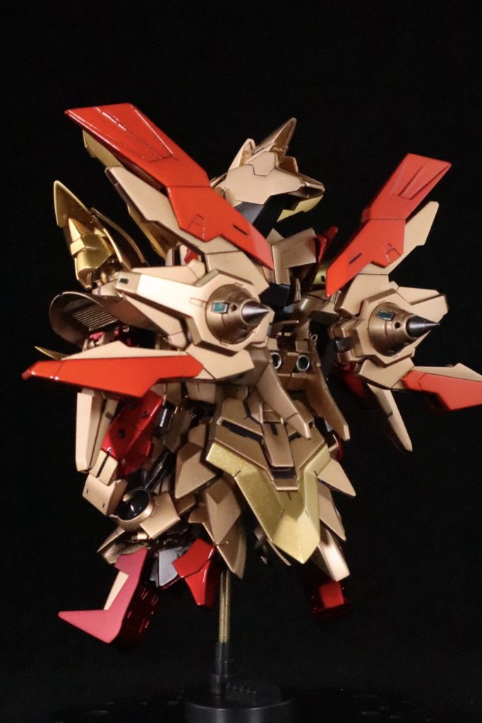 バックショット。ダブルオーダイバーアークのGNドライブは違うだろと思ってうん年前に使ったビルダーズパーツの余りを使ってスパイク化。その他イージスナイト、AGE-FX、マルコシアス、足内部外装にテルティウムを使って隙間埋めたり。