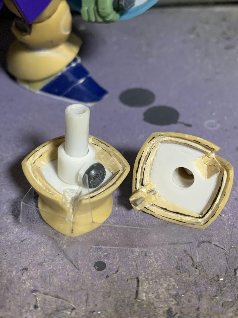 モノアイはグレーのパーツの中心にネオジム磁石が入っているので、直接触れずに磁力で可動させられます。インスタには動画を貼ってたような。