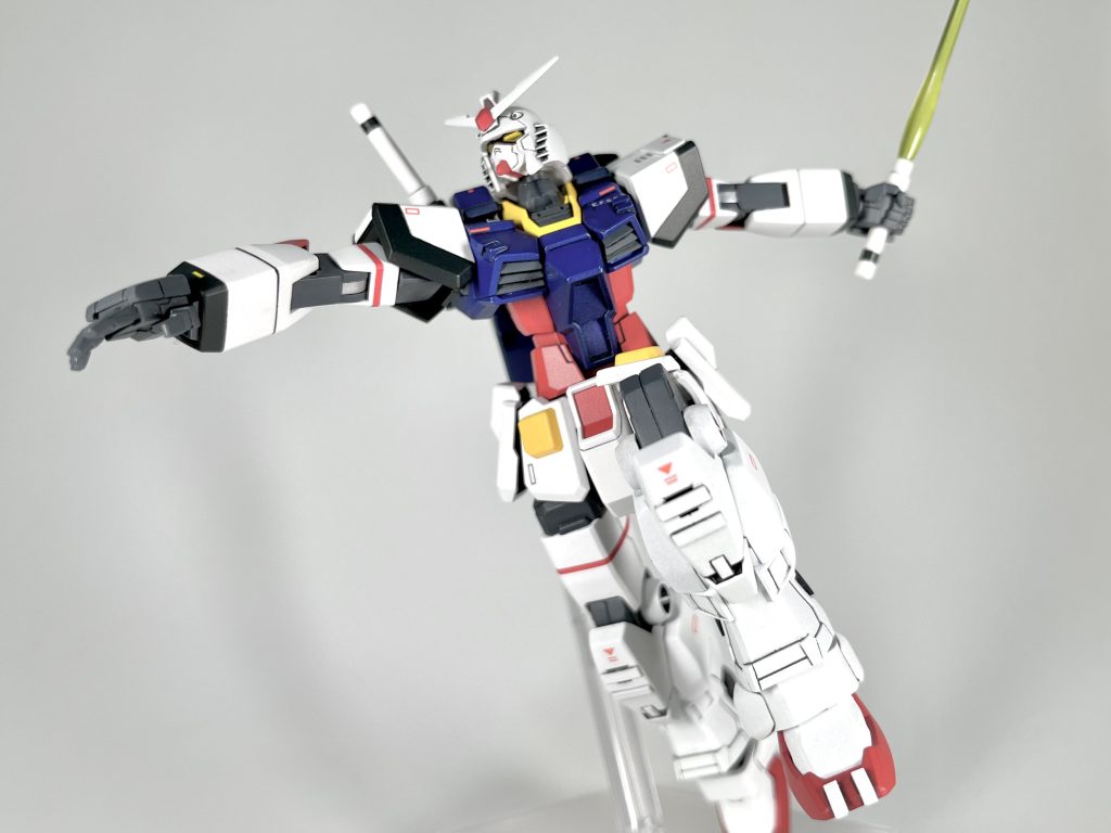 本機の開発にはテム・レイとの関わりもありRX-78-2ガンダムのデータが使われており、その見た目もそっくりだったという