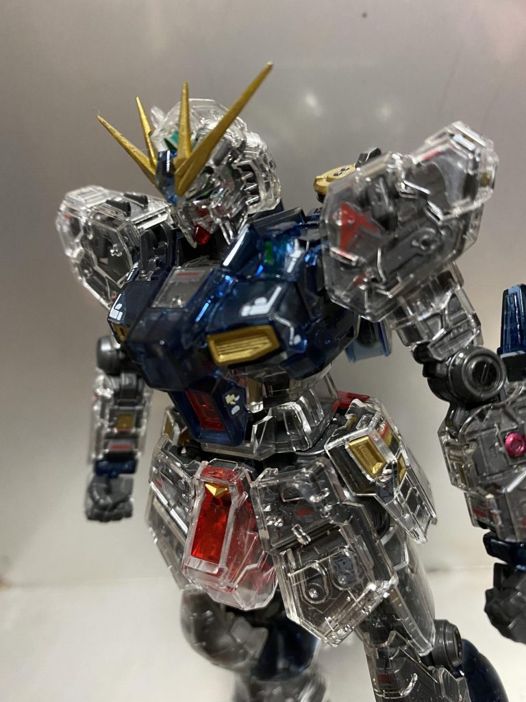 クリアパーツをテカテカにしたかったので光沢スプレー吹きました😊