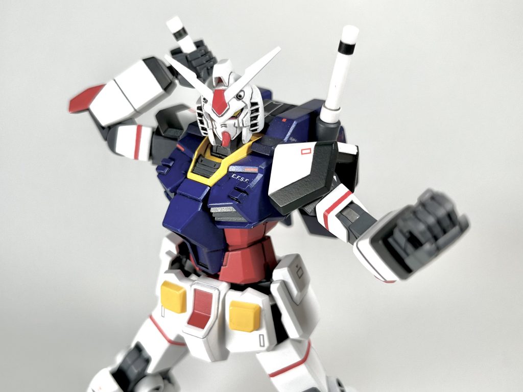 「ビームサーベルを使う。腕に電力を回せ!」突如の敵襲に誰も望まぬ初陣。被弾により稼働時間限界が迫る中、ジオン兵の前に彼は鬼神の如く立ちはだかる