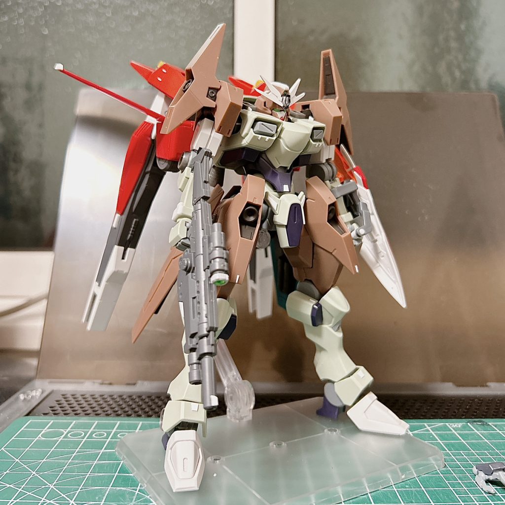 ~改修ポイント「脚」&塗装前全体~今回、特に大変だったのが脚のミキシングです。スラっとした感じにしたかったので、微調整を繰り返し、足先もフリーダムのものに変更しています。