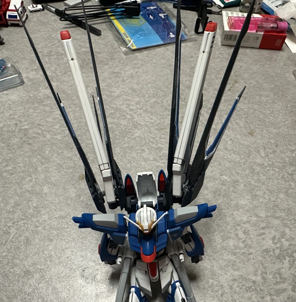 翼接続軸をボールジョイントに変更し八の字に開くように改修