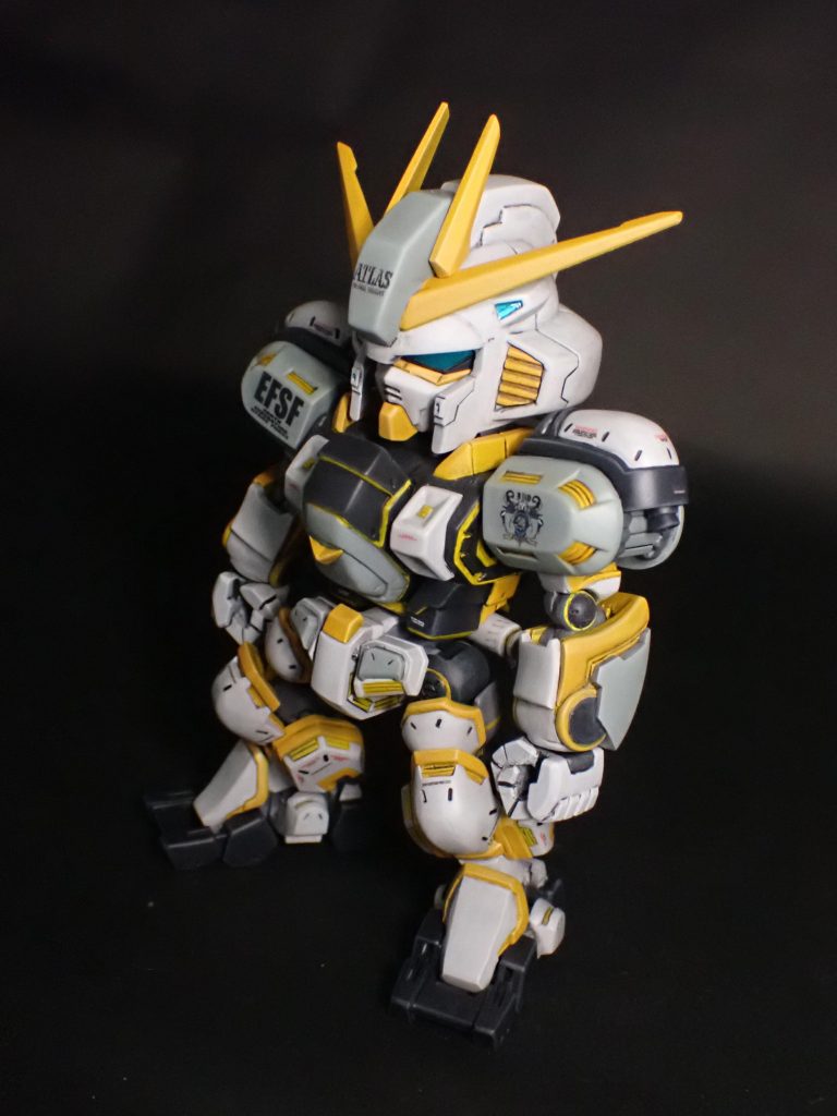 素のアトラス今回はおでこ文字以外はデカールを使用しています。