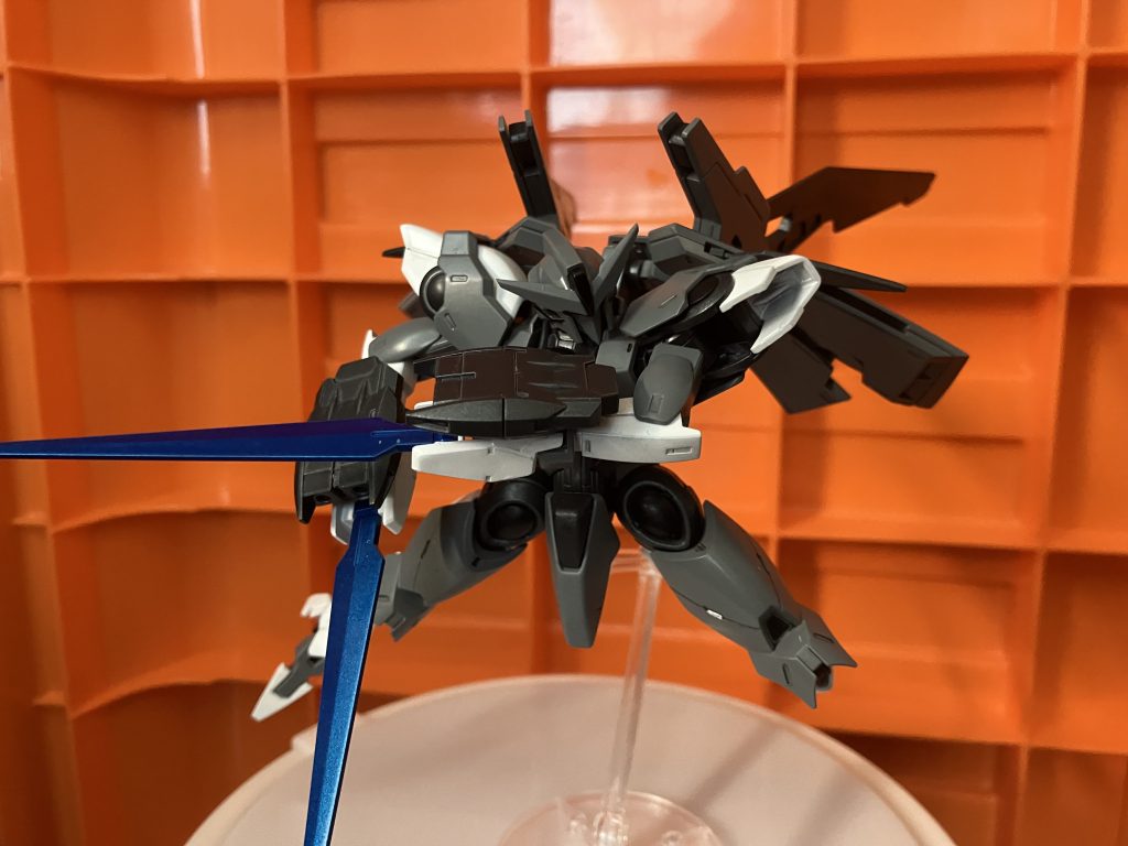 ビームサーベルもありますが、展開すると破損しそうなのでやめておきました