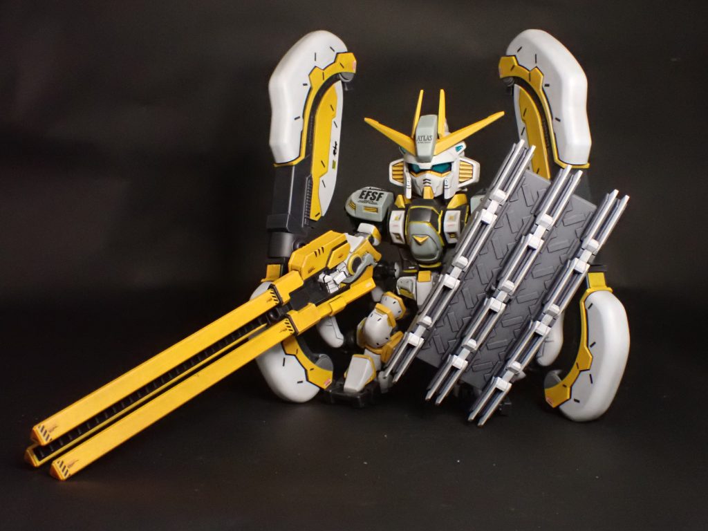 HGの説明書の表紙ポージングレールガン、シールド、サブレッグ、サブレッグのアームはHGのパーツです。レールガンとアームはちょっと加工してます。