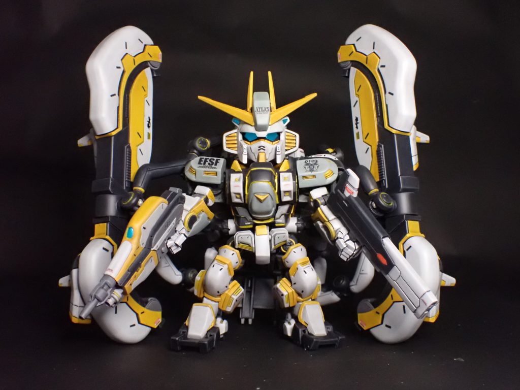 コミックに登場する水中戦特化装備を再現しました。この画像だと、サブレッグと白いアーム、シールドがHGのパーツで、他は全て自作パーツになります。