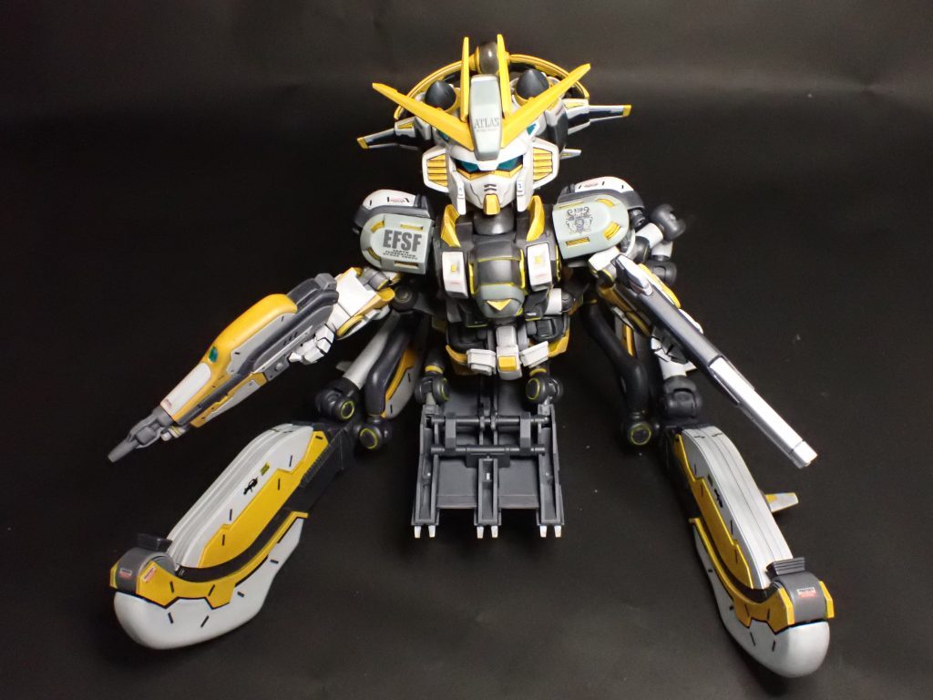 潜航形態仰け反りギミックがあるのでうつ伏せでも上体を起こして正面を向く事が可能です。