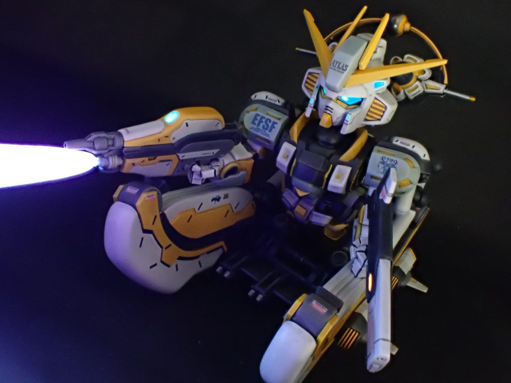 コミックの一コマを模したポージング両手の武器の資料がコミックしかなかったので色分けが合ってるかは不明です。