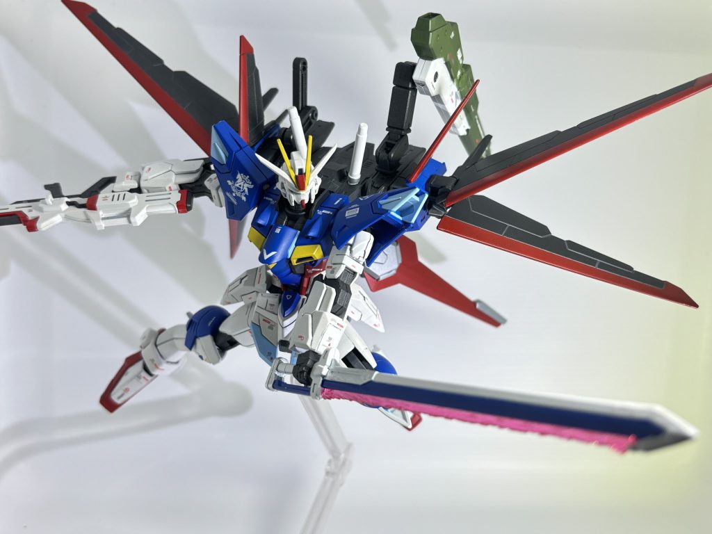 カリバーン　ビーム斬艦刀ソードインパルスのエクスカリバーを小型軽量化したビーム刃+実体剣。動力や機体性能の向上により、以前よりも出力が強化されている。