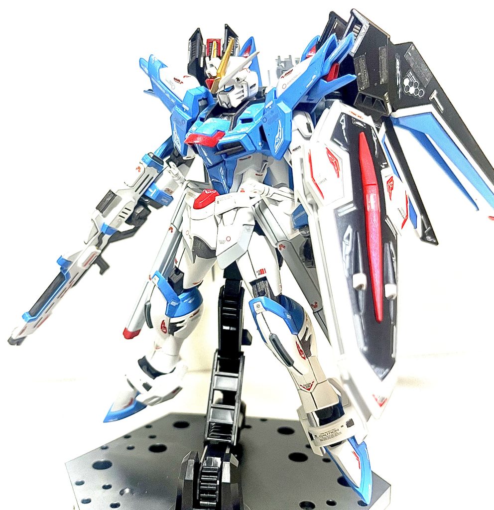 筆塗装…色を作るのが大変でした!5色くらい混ぜました。いい色が出たと思います!そしてセリアのデカールめっちゃ良かったです。薄いのが特にいい!しかも同じシールが2〜3枚付いててしかもめっちゃシールがある!おすすめです!