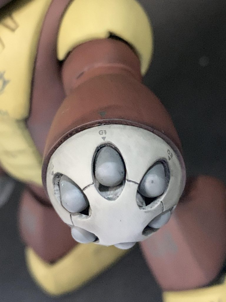 MGアッガイのデカールデザインを真似てアクリルガッシュで描き込み。