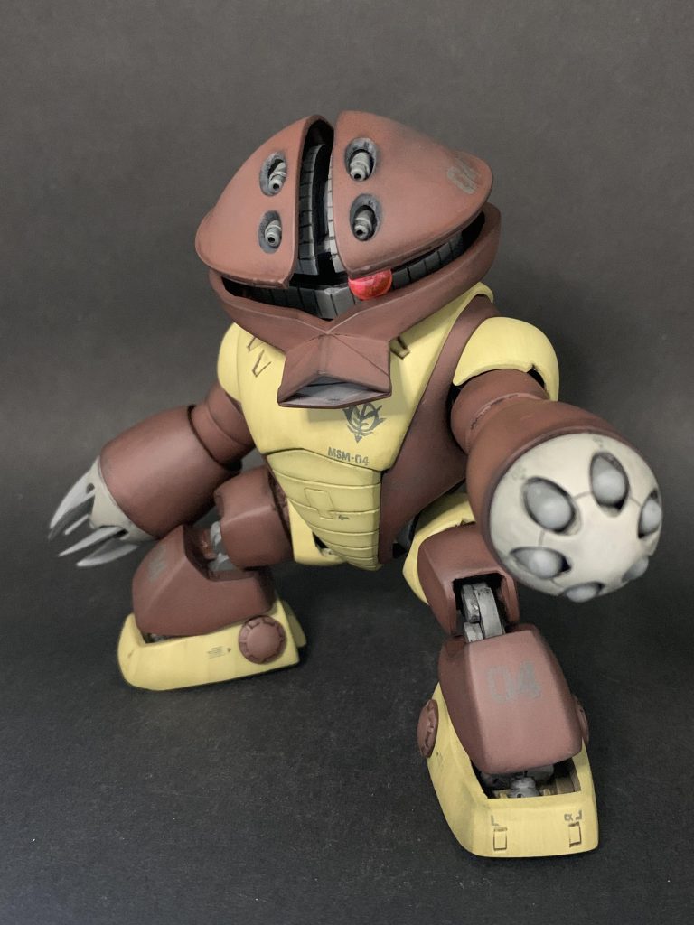 左右独立可動股関節、ひざ三重関節、インナーつま先ボールジョイント搭載なのでポージングは色々可能です。