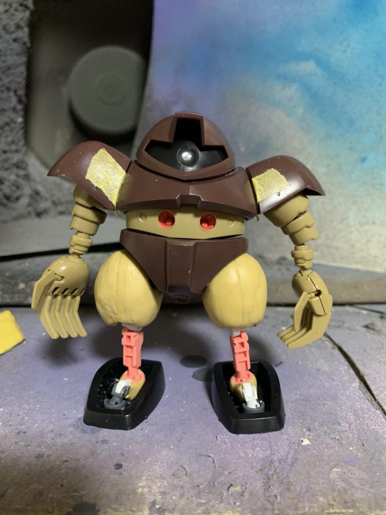 太ももはBB戦士のパーツをベースにしているのでそこまで苦労しませんでしたが、スネ外装は自作しないとダメだったので非常に苦戦しました。デザインがシンプル過ぎて誤魔化しが効きにくいのよね…