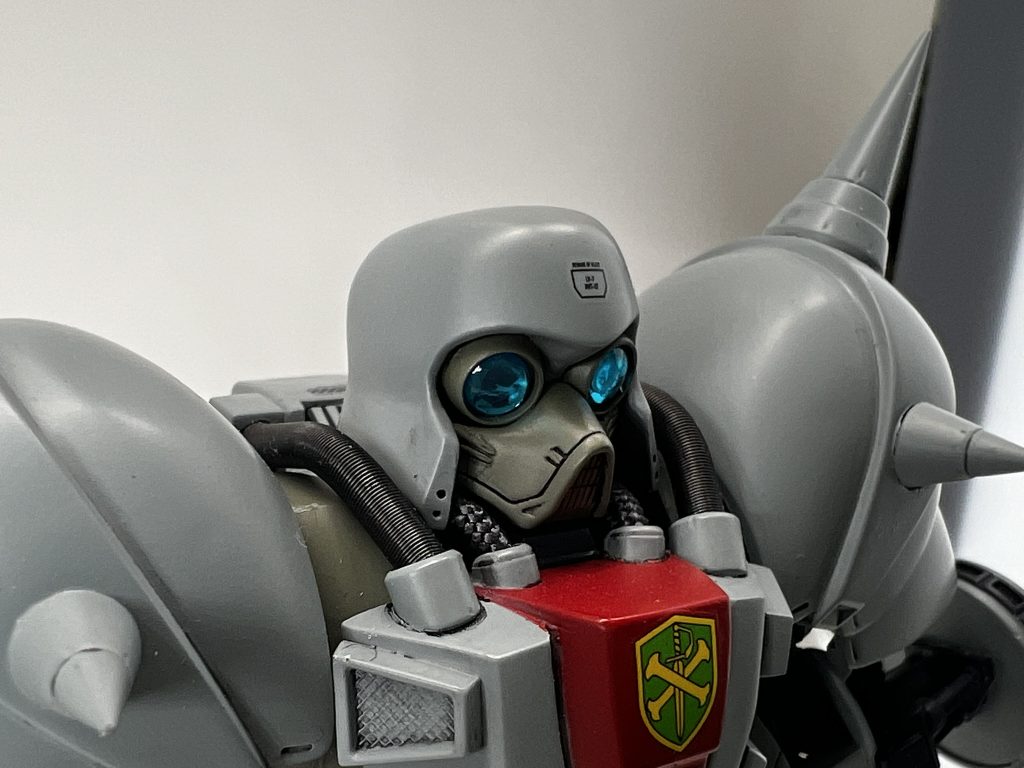 だいぶ設定画からかけ離れてしまったのだけれど頭部の形状が丸々としていて、そこだけは気に入らなかったので自分好みにしちゃいました