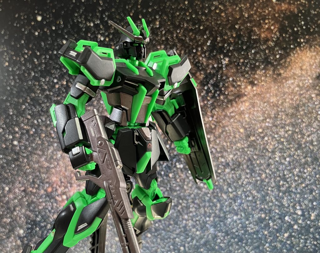 背景はPCモニターです。