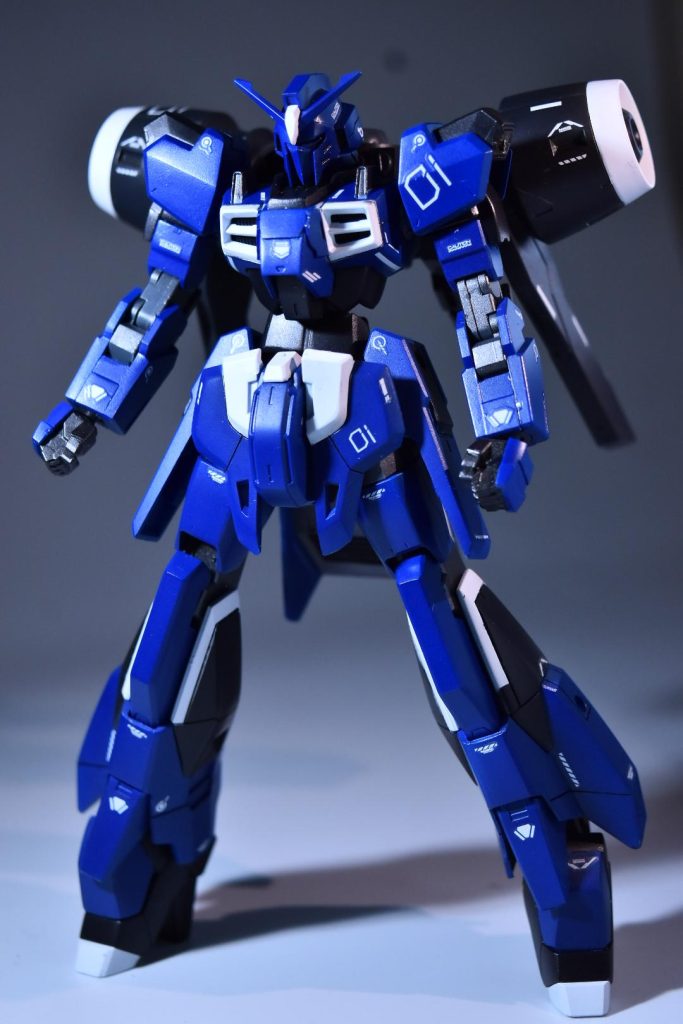 胴体、腰、頭はMkｰ3肩にMkｰ2手、足はライトニングガンダムバックパックはデミバーディングを、使用しています！足先だけジャンクからそれらしいのを使いました！