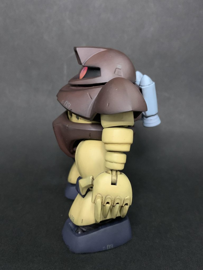 腕はBB戦士のパーツにパテ盛りしています。
