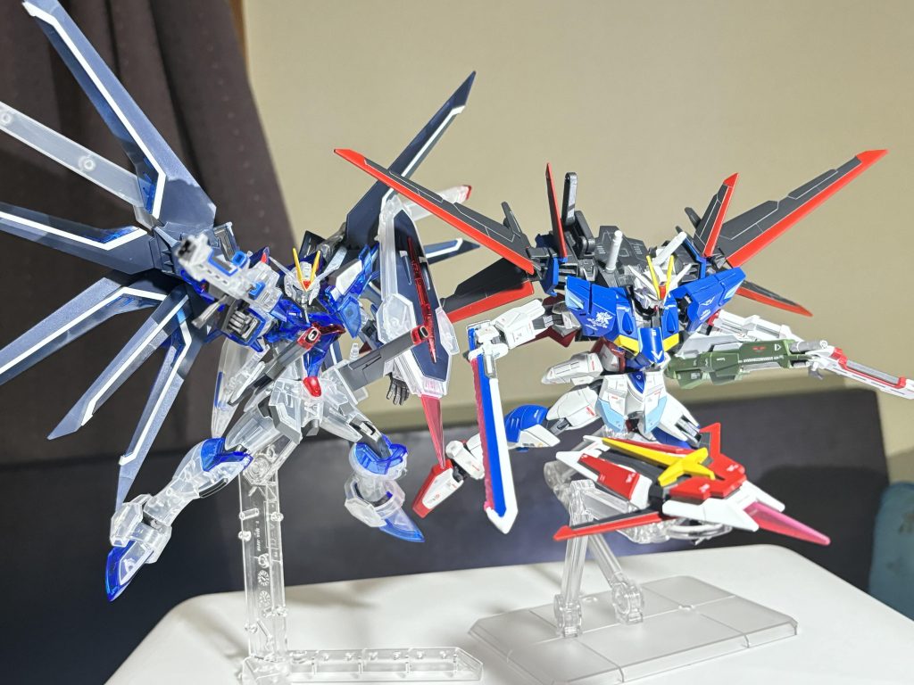 劇場版冒頭で大活躍したフリーダムとインパルスの勇姿を再現！(存在しない記憶)てな訳でデスティニーインパルスやインパルスSPEC-Ⅱとは別のインパルスガンダム派生機、リベレートインパルスを作ってみました！！塗装とつや消しトップコートがめちゃくちゃ失敗して挫けそうになりましたが、なんとか誤魔化して完成しました。長々と見ていただいた皆様、ご観覧ありがとうございました。