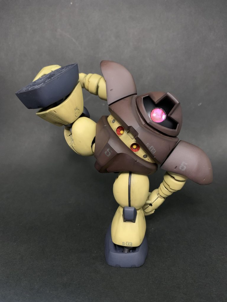 四股踏みポージングが可能です