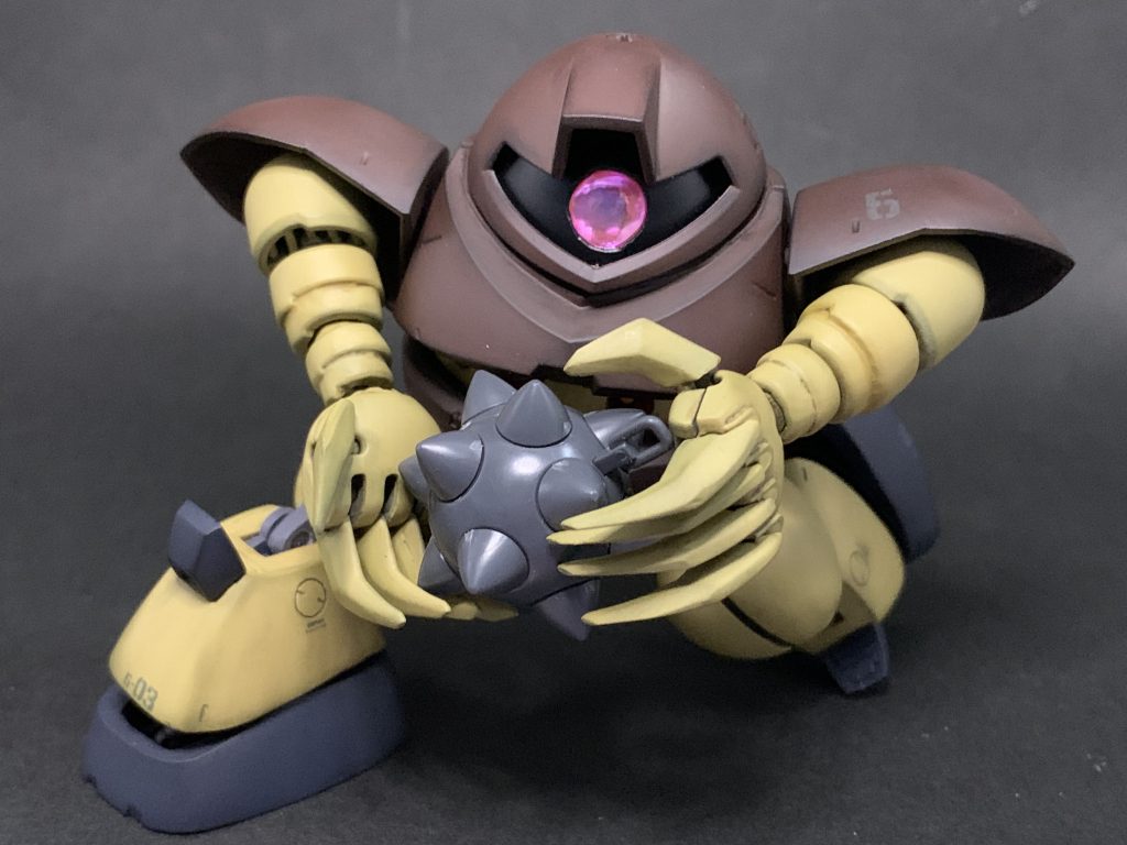 片膝ついたナイスキャッチポージングも可能です。