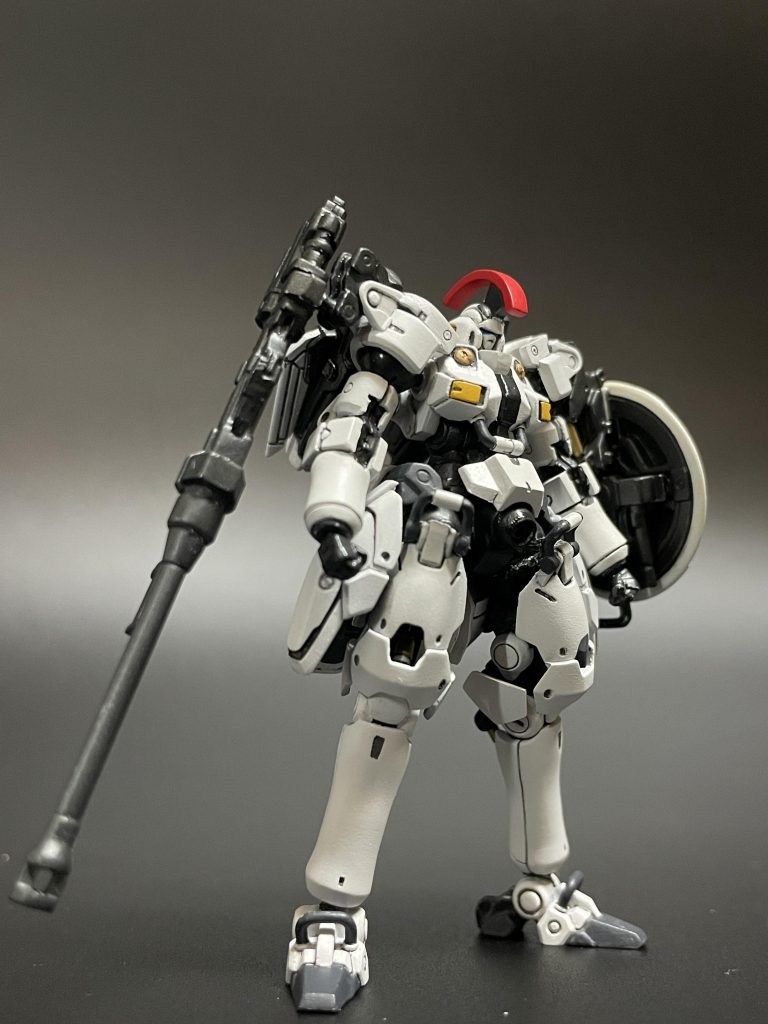 マスキングテープを剥いだら塗膜剥がれる、組んだたら角が剥がれてる。白はスミの拭き取りがなかなか。仕上げコートはしてません。薄塗りです。