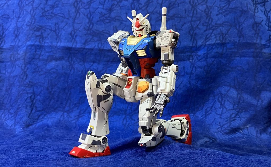 腰部アーマーを左右分割して、片膝立ち出来るようにしました。